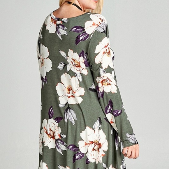 New Green shark bite floral blouse - Picture 4 of 8